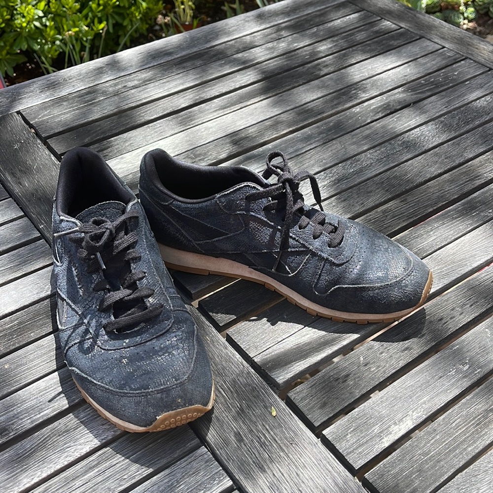 Reebok  Women’s Classic Harman Dark Blue Suede Shoes size 10